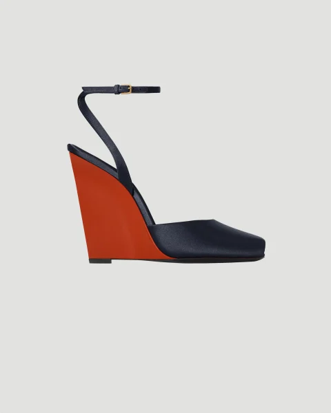 La Scandale Wedges in Satin Crepe
