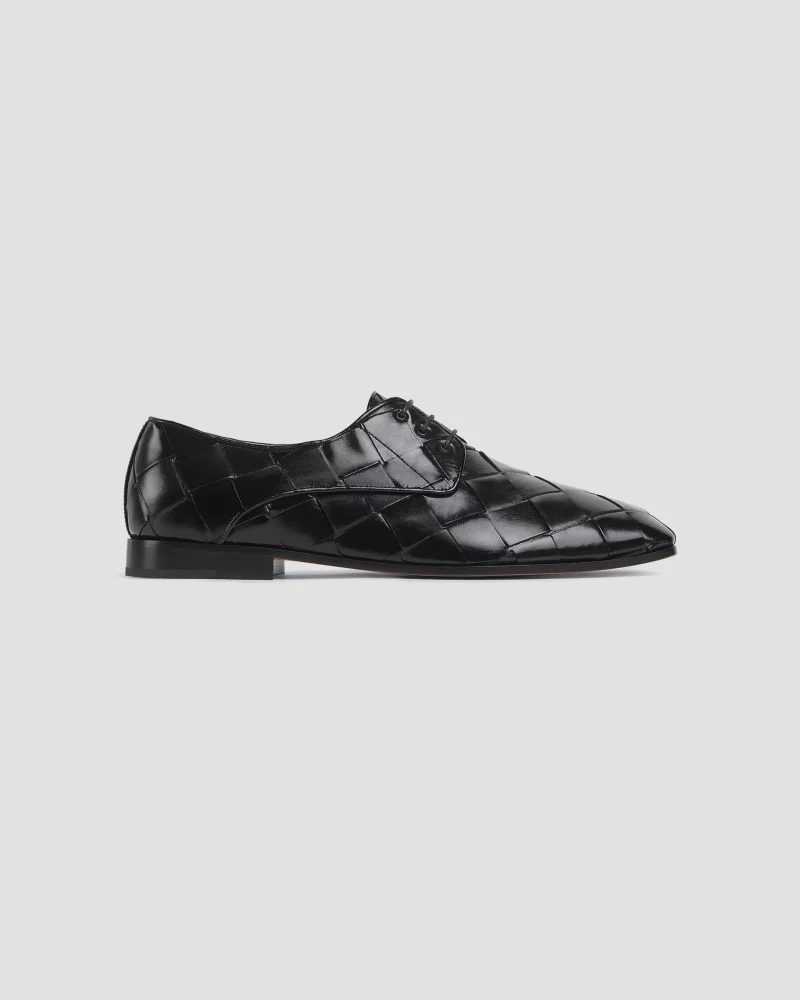 Roma Lace-Up Shoe