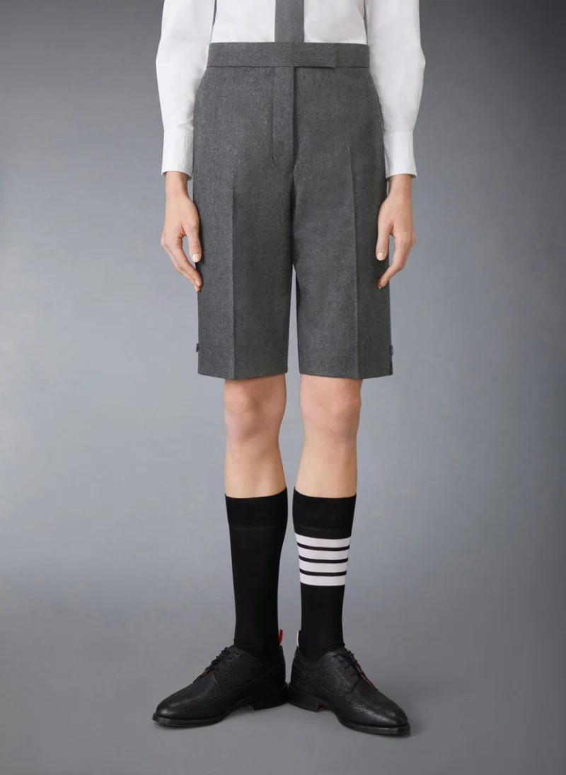 Къс панталон с централен фабричен ръб Thom Browne