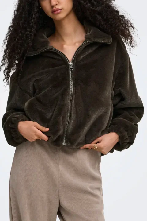 Яке Onldana Sol Faux Fur 15373829 19-0712 TCX demitasse — снимка 2