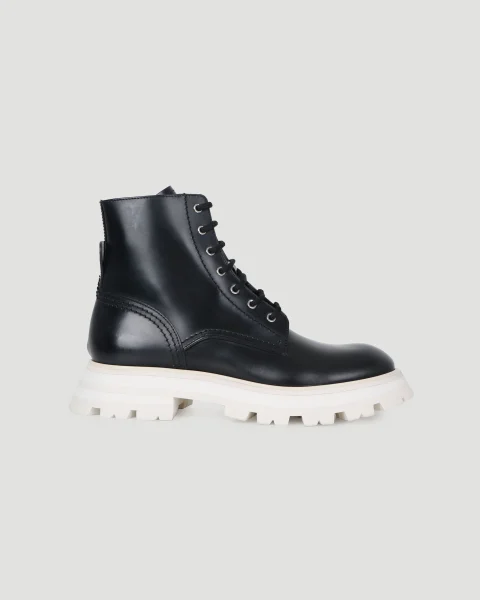 Wander Boot in Black