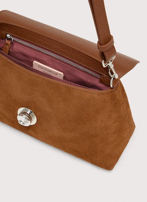 Велурена чанта Coccinelle Nikla Medium — снимка 4
