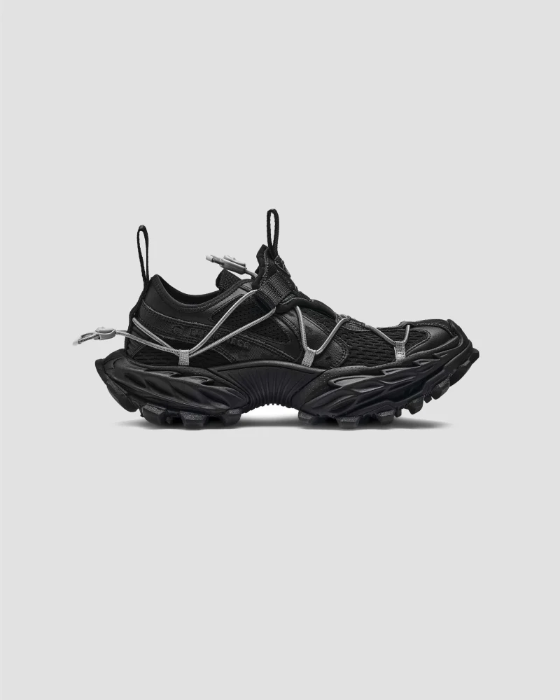 Hike Sneaker in Black