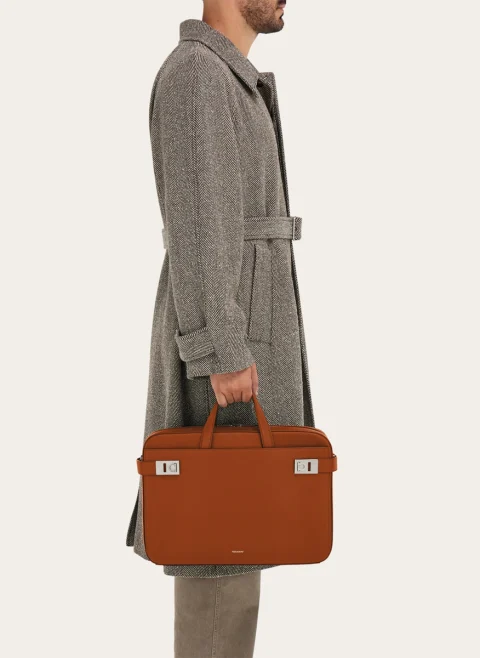 Чанта тип куфарче 'Hug' Ferragamo — снимка 9