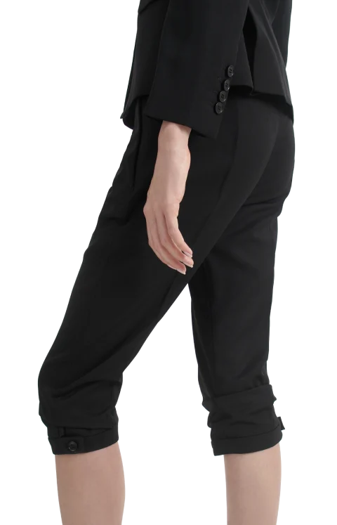 Tailored Capri Trousers in Black — снимка 3