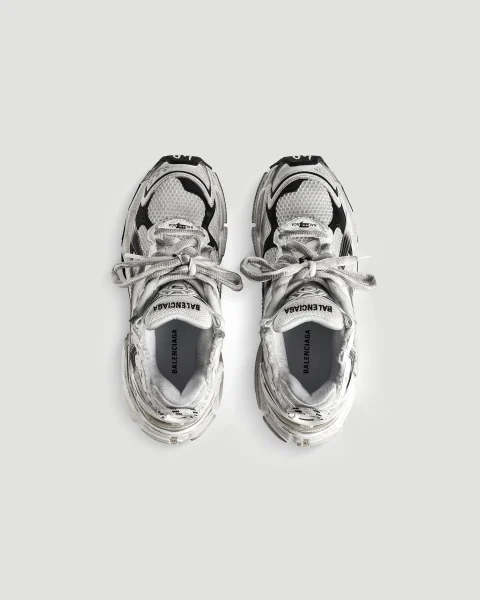 Runner Gradient Sneaker in White and Black — снимка 5