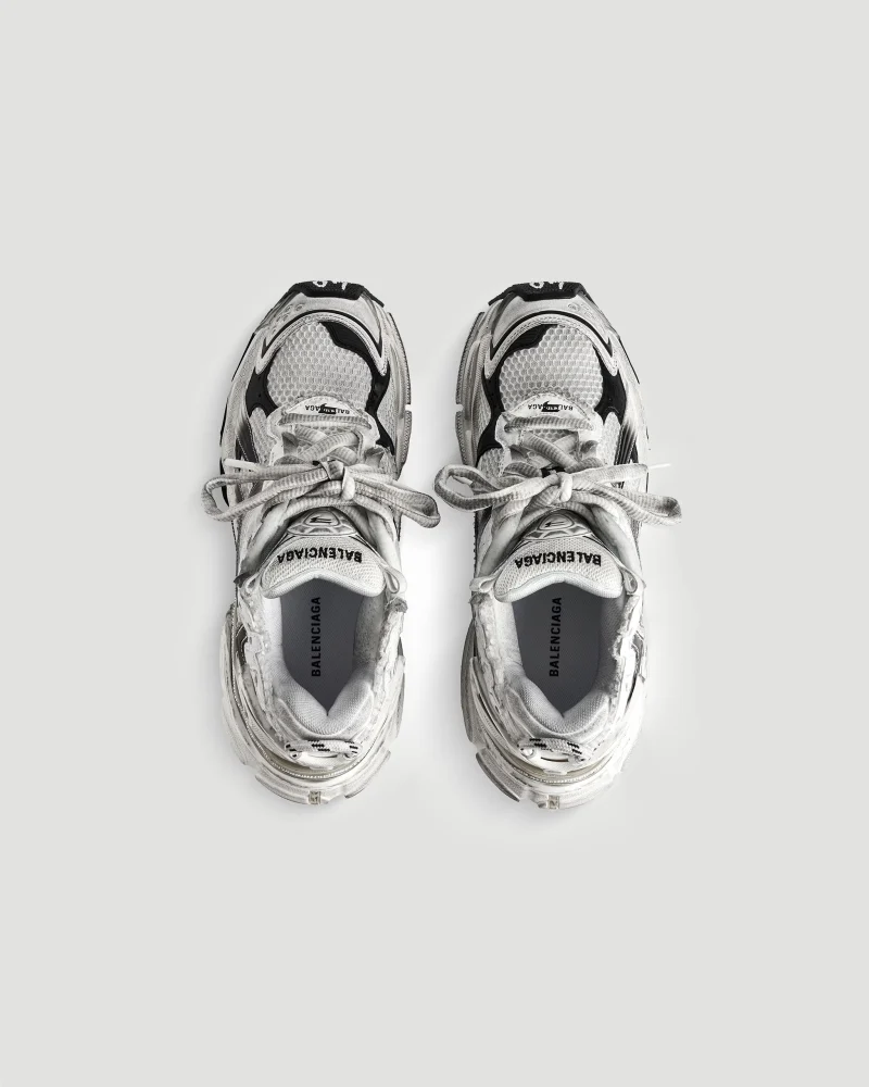 Runner Gradient Sneaker in White and Black — снимка 5