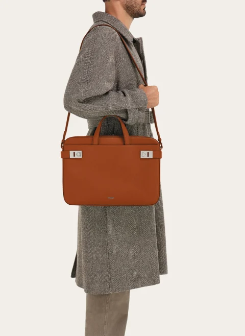 Чанта тип куфарче 'Hug' Ferragamo — снимка 8