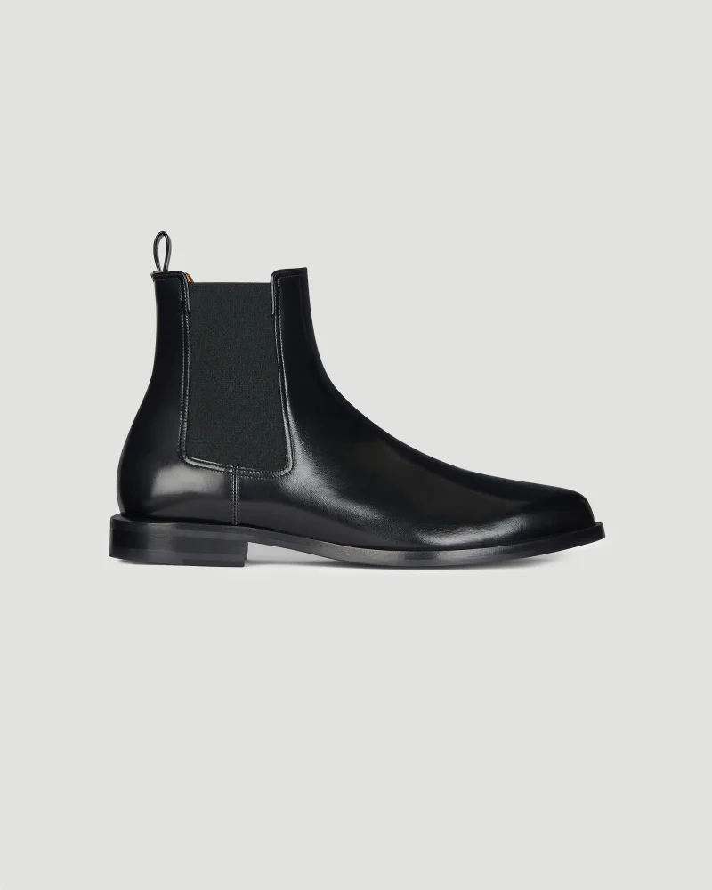 Classic Chelsea Boots in Leather
