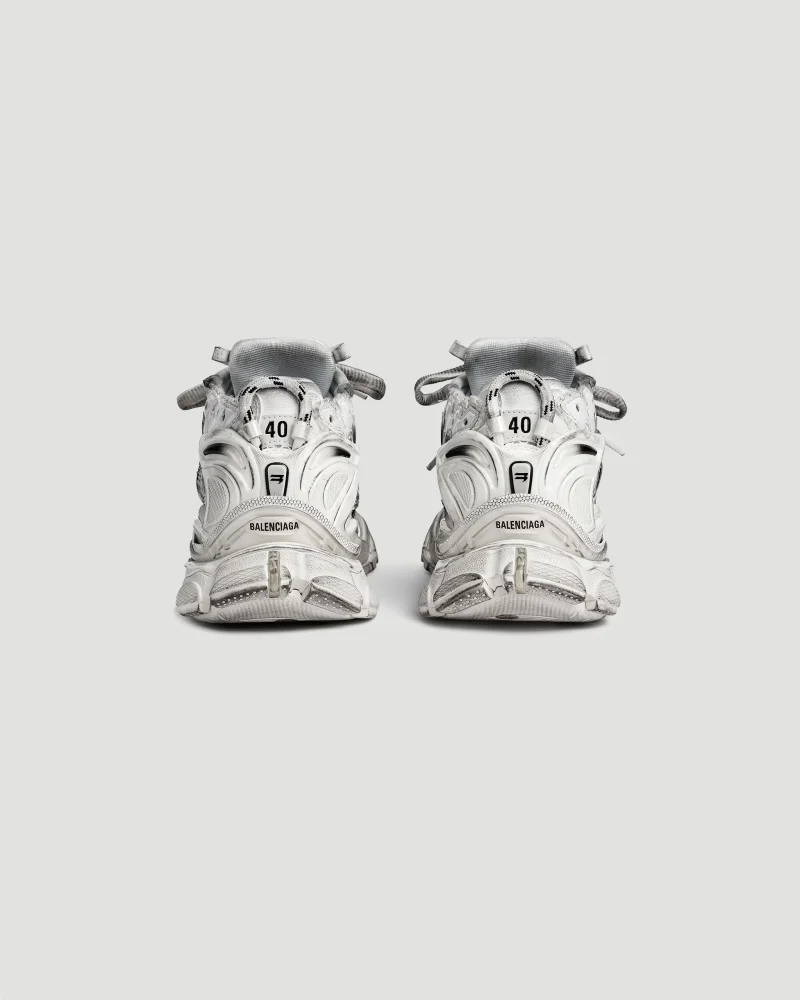 Runner Gradient Sneaker in White and Black — снимка 4