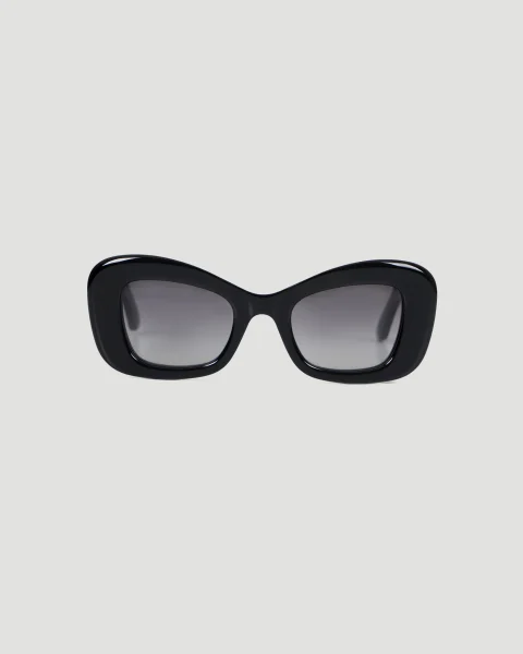 Bold Cat-Eye Sunglasses in Black