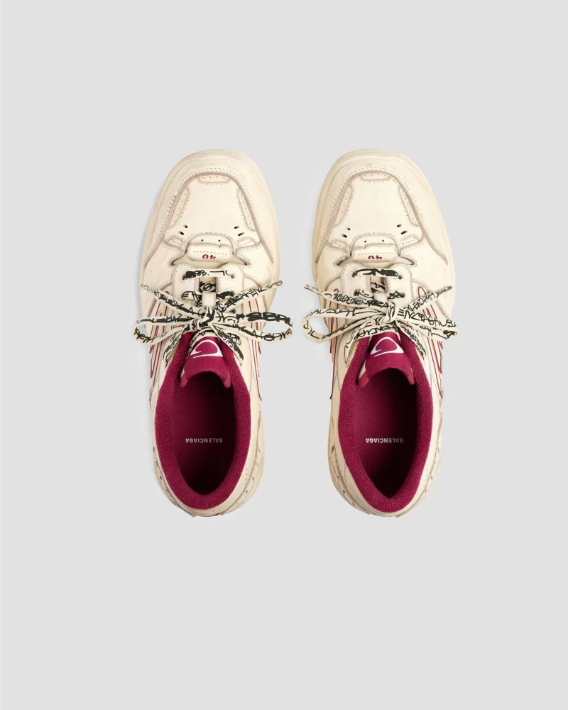 Men's Hamptons Medium Worn-Out Sneaker in Off White and Red — снимка 5