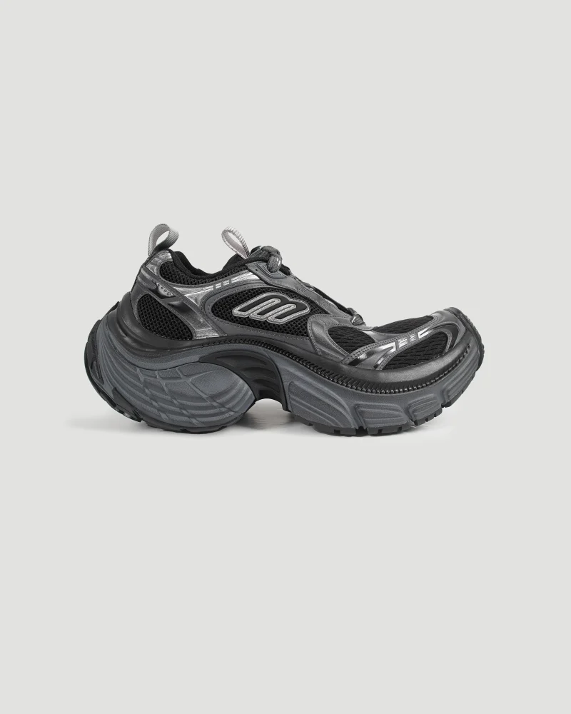 6XL Sneaker in Black and Grey