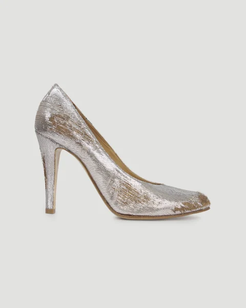 "Bleach" Pumps