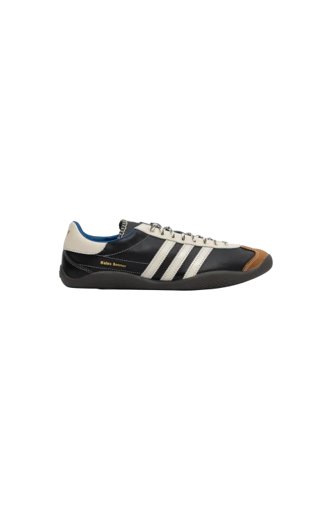 Karintha Sneakers in Black