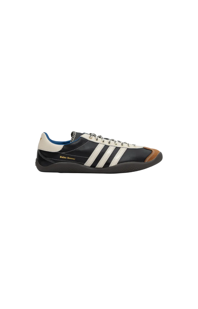 Karintha Sneakers in Black