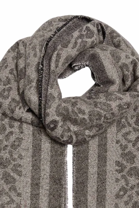Шал Onlclarisa Animal Soft Scarf 15350130 17-1312 TCX silver mink — снимка 2