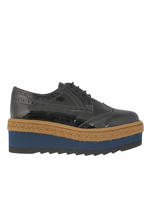 Laced Up Favela 008221