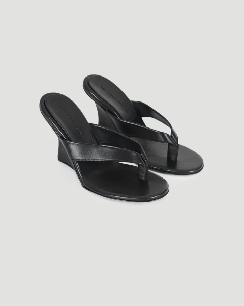 Leather Thong Wedges in Black — снимка 3