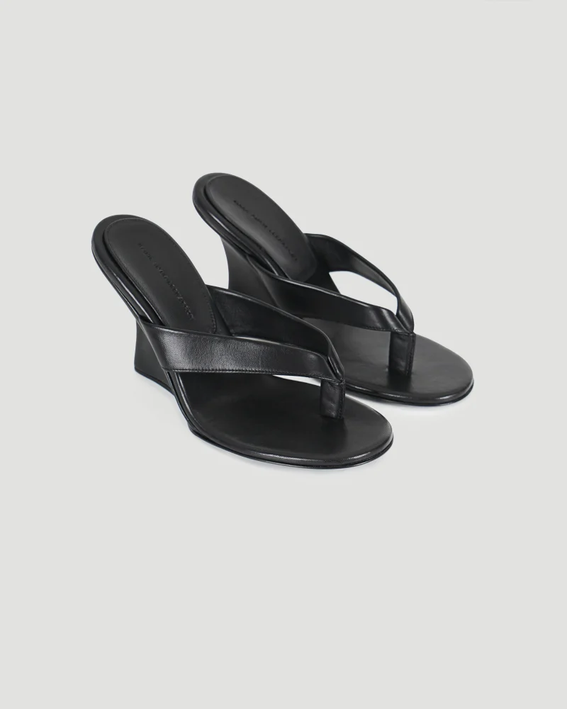 Leather Thong Wedges in Black — снимка 3
