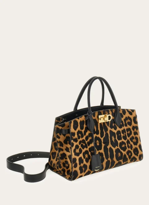 Чанта с 'furry texture' дизайн 'Studio soft' Ferragamo (L) — снимка 2