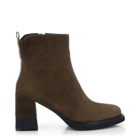 Дамски Боти На Ток CARLO FABIANI – 2302856 BROWN SUEDE