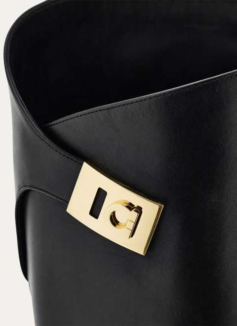 Високи кожени ботуши с 'Hug buckle' Ferragamo — снимка 2