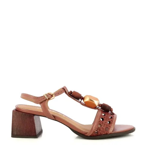 Дамски Сандали На Ток FERRUCCI – 2528307 SLIM CACAU