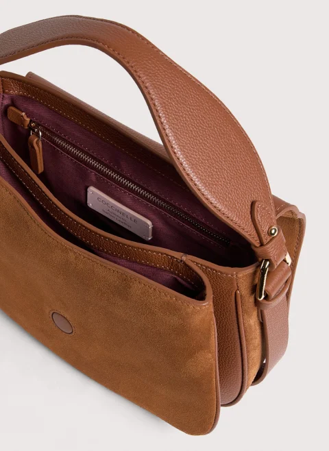 Велурена чанта Coccinelle Mavery Medium — снимка 4