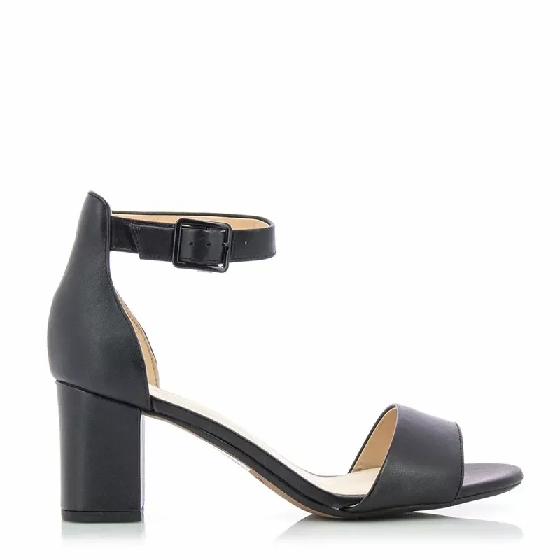 Дамски сандали на ток CLARKS – 26140007 DEVA MAE BLACK LEATHER