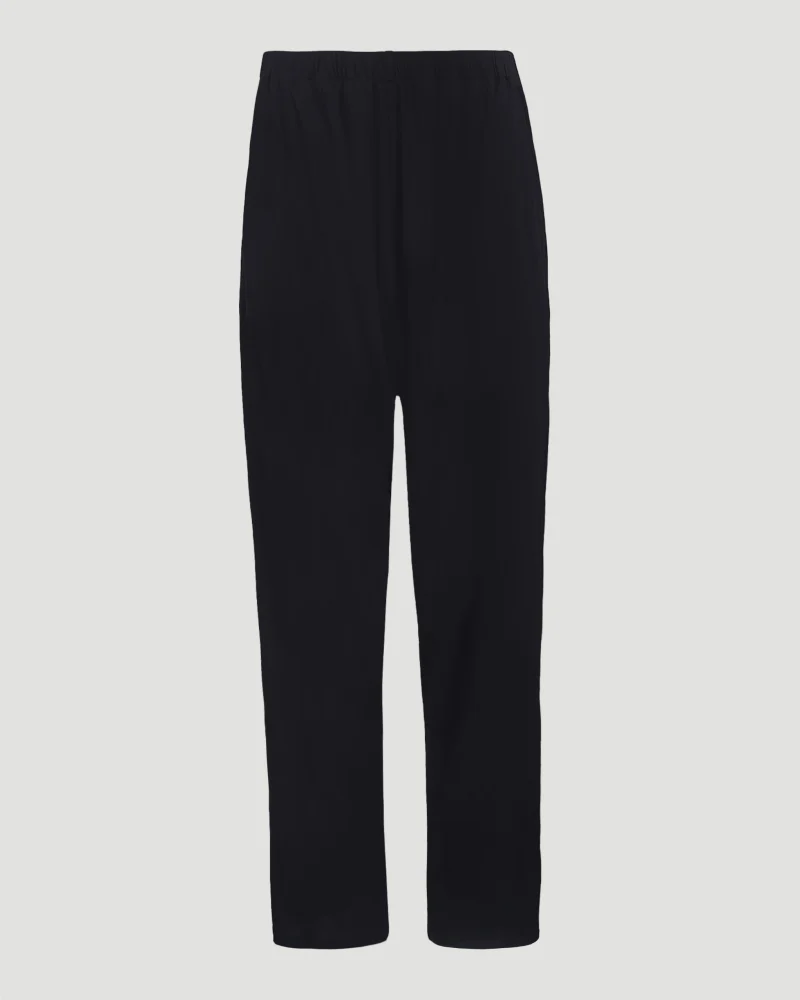 Nevia Pant in Black