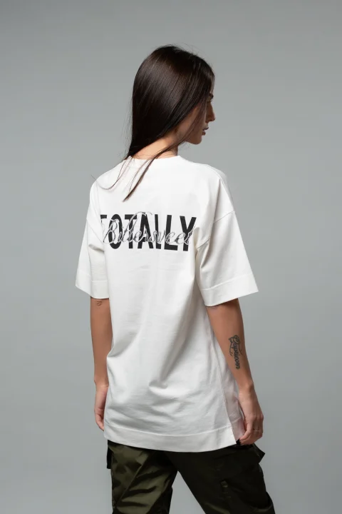 Бяла овърсайз тениска Totally Bittersweet F — снимка 6
