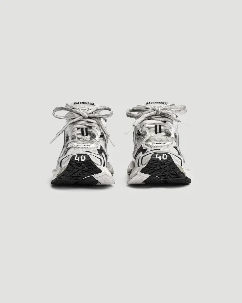 Runner Gradient Sneaker in White and Black — снимка 3