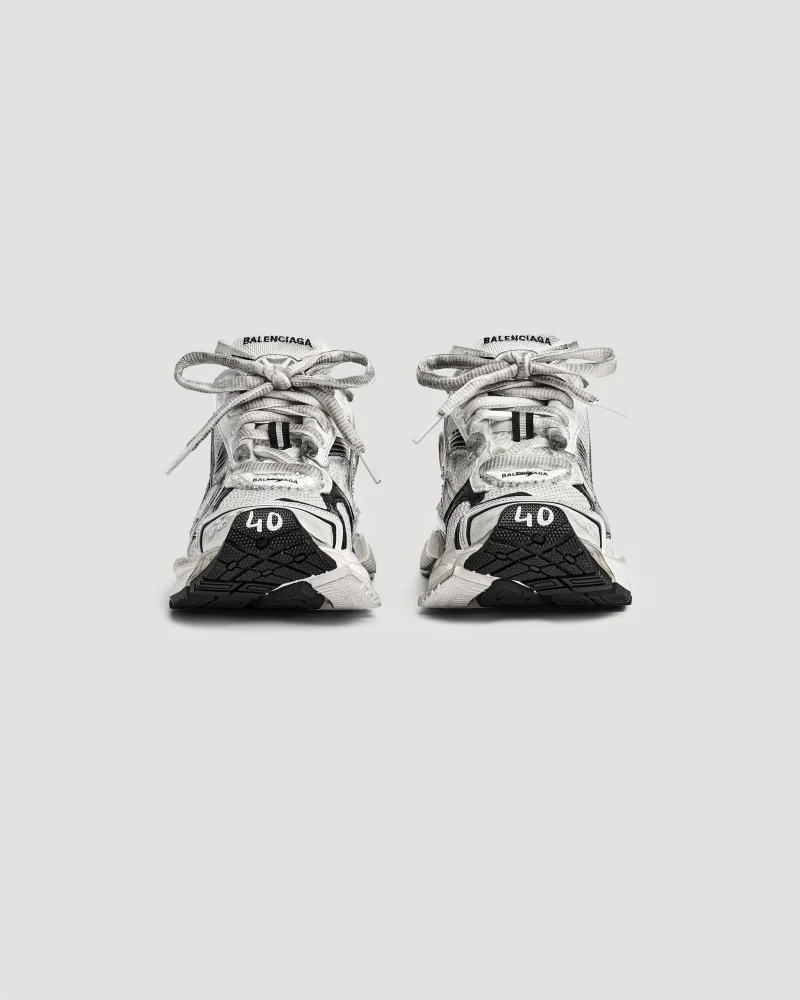 Runner Gradient Sneaker in White and Black — снимка 3