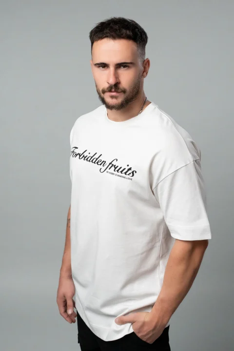 Бяла овърсайз тениска Totally Forbidden М — снимка 3
