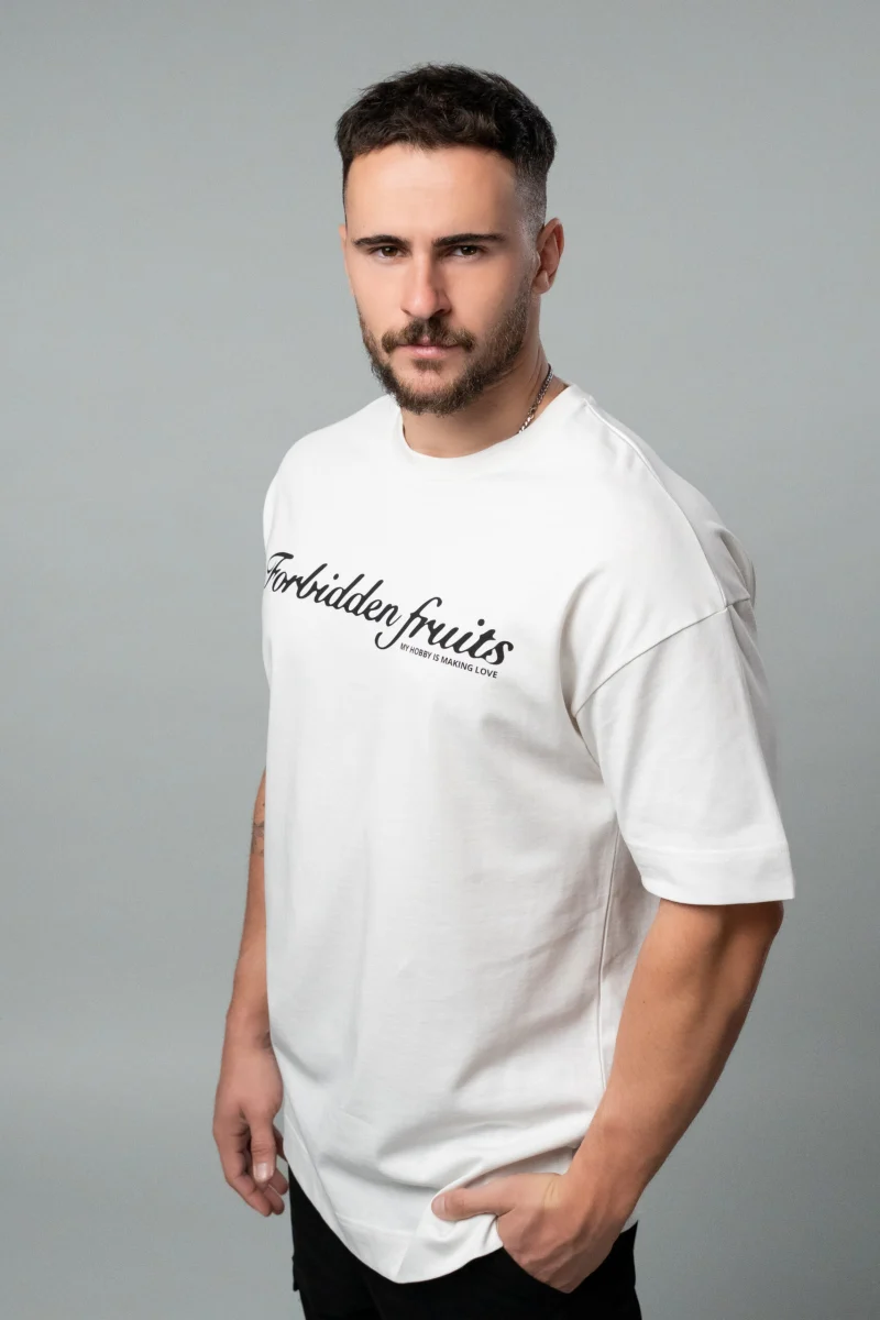 Бяла овърсайз тениска Totally Forbidden М — снимка 3