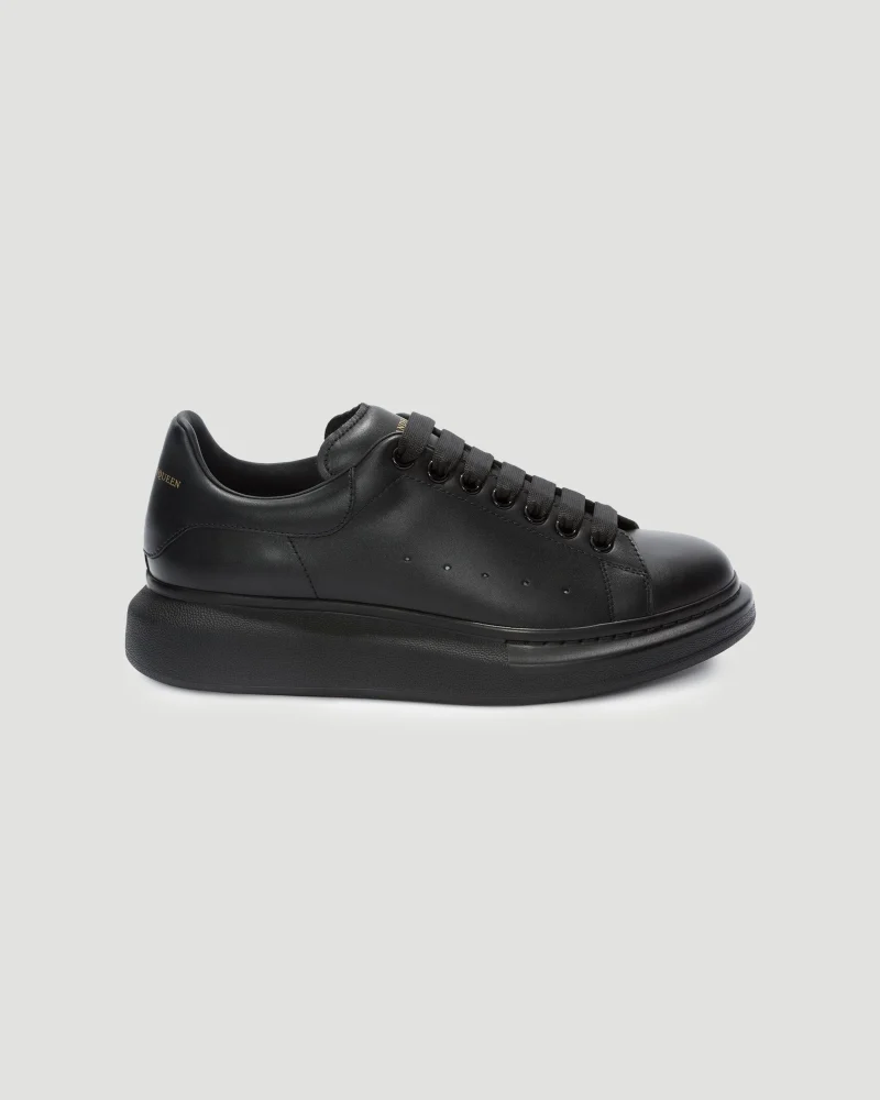 Oversized Sneakers in Black