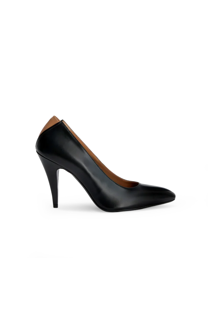 Alma Pumps in Black