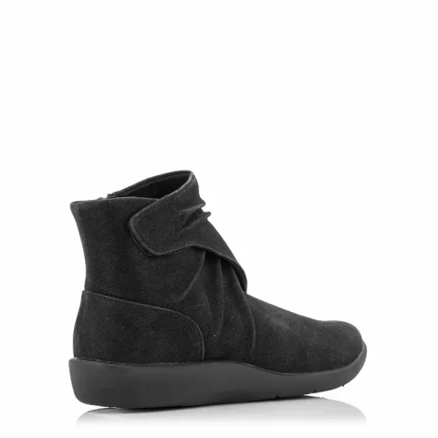 Дамски равни боти CLARKS – 26137566-black202 — снимка 3