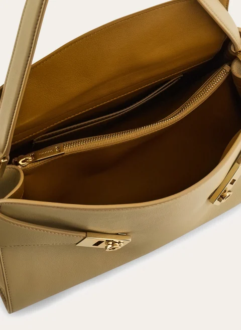 Чанта 'Hug Soft' Ferragamo — снимка 5