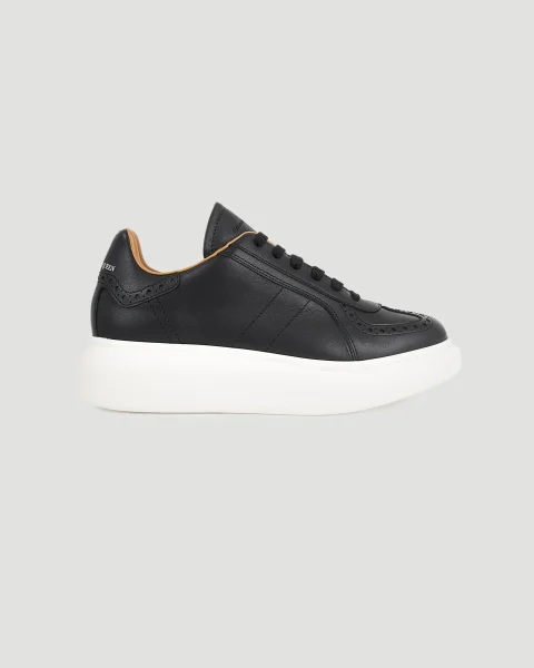 Oversized Sneaker in Black
