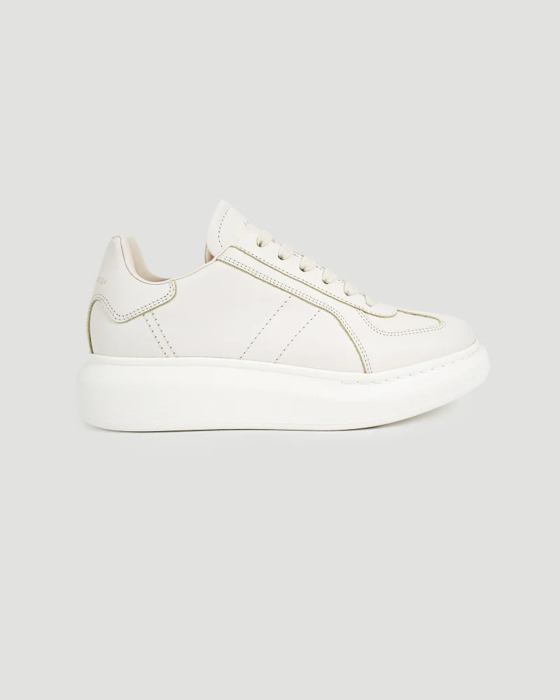 Oversized Sneaker in Cream Off White