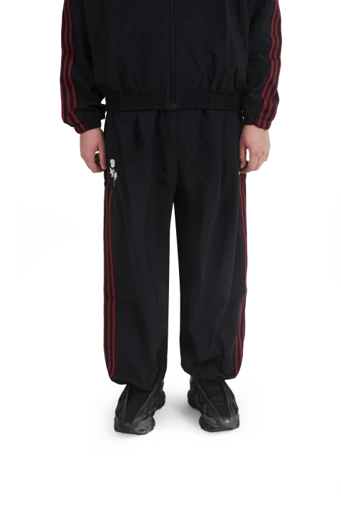 Chavarria Woven Track Pant in Black — снимка 2
