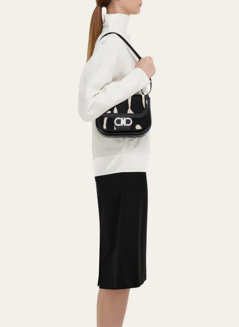 Чанта с 'furry texture' дизайн Ferragamo — снимка 7