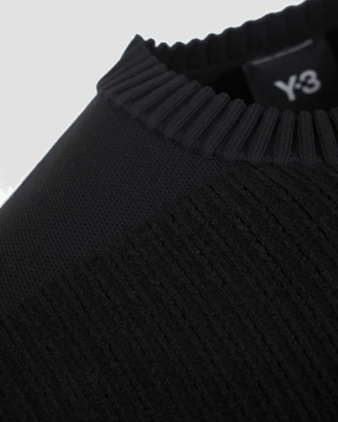 UT Knit Crew Sweatshirt in Black — снимка 3
