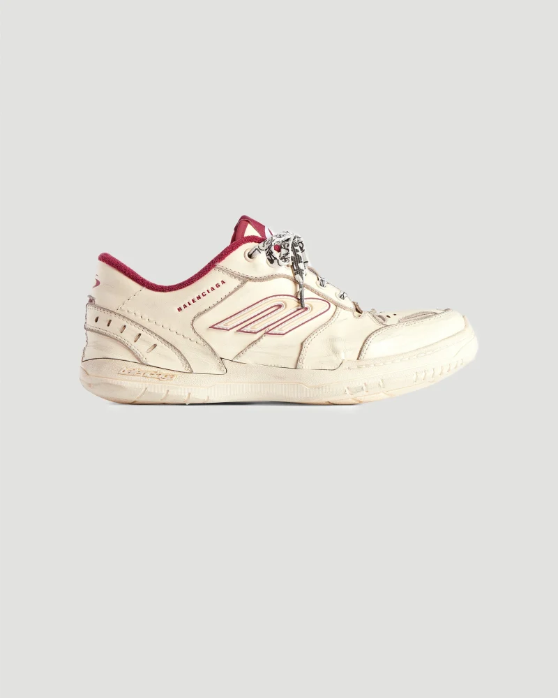Men's Hamptons Medium Worn-Out Sneaker in Off White and Red