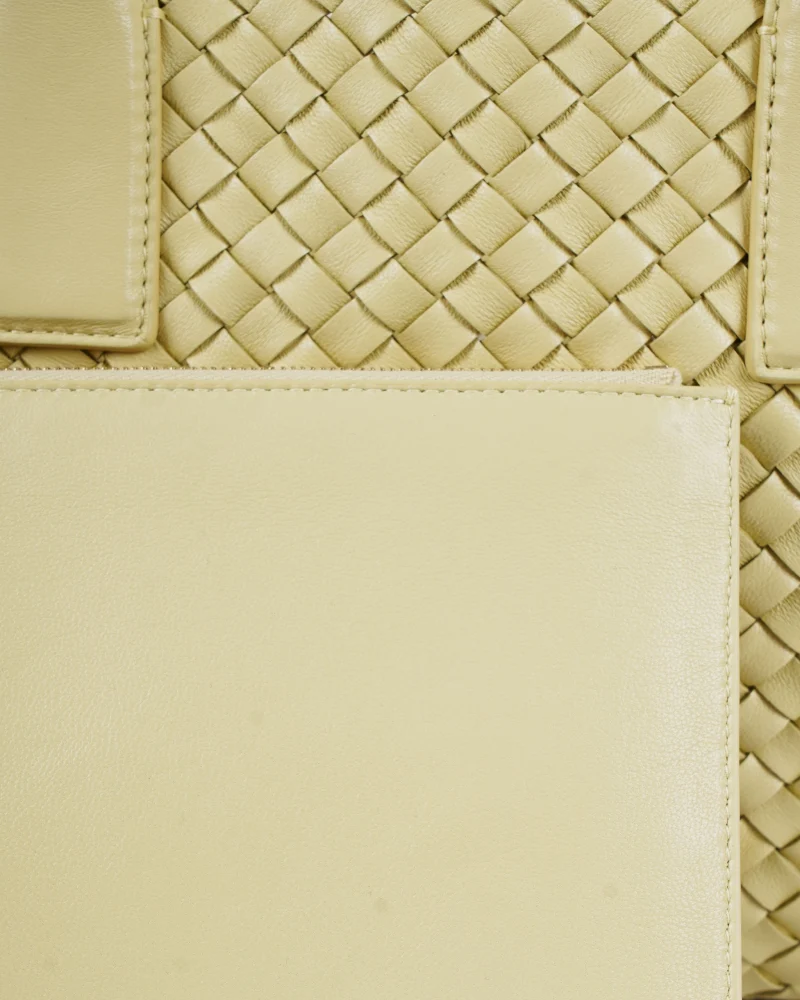 Small Cabat Tote in Butter — снимка 3