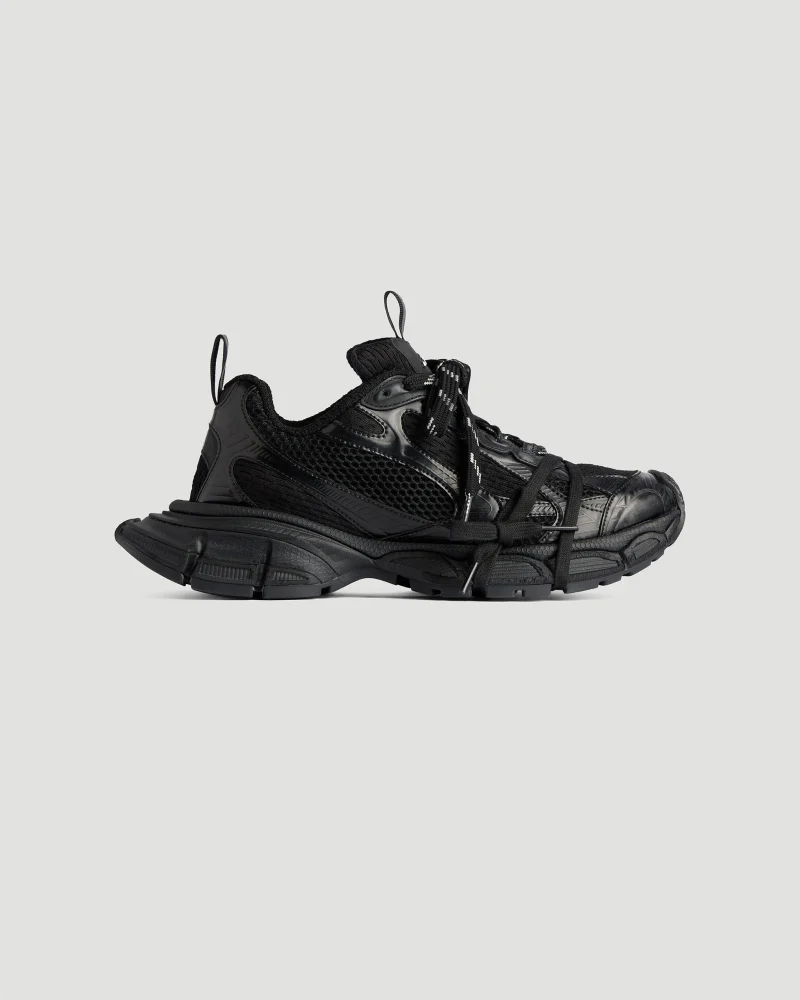 3XL Sneakers in All Black