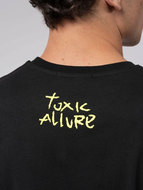 Черна тениска TOXIC ALLURE — снимка 6