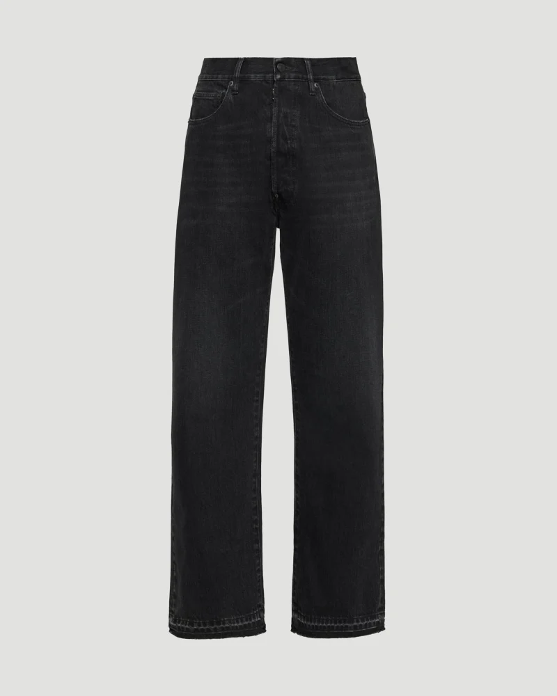 Straight-Leg Jeans in Black
